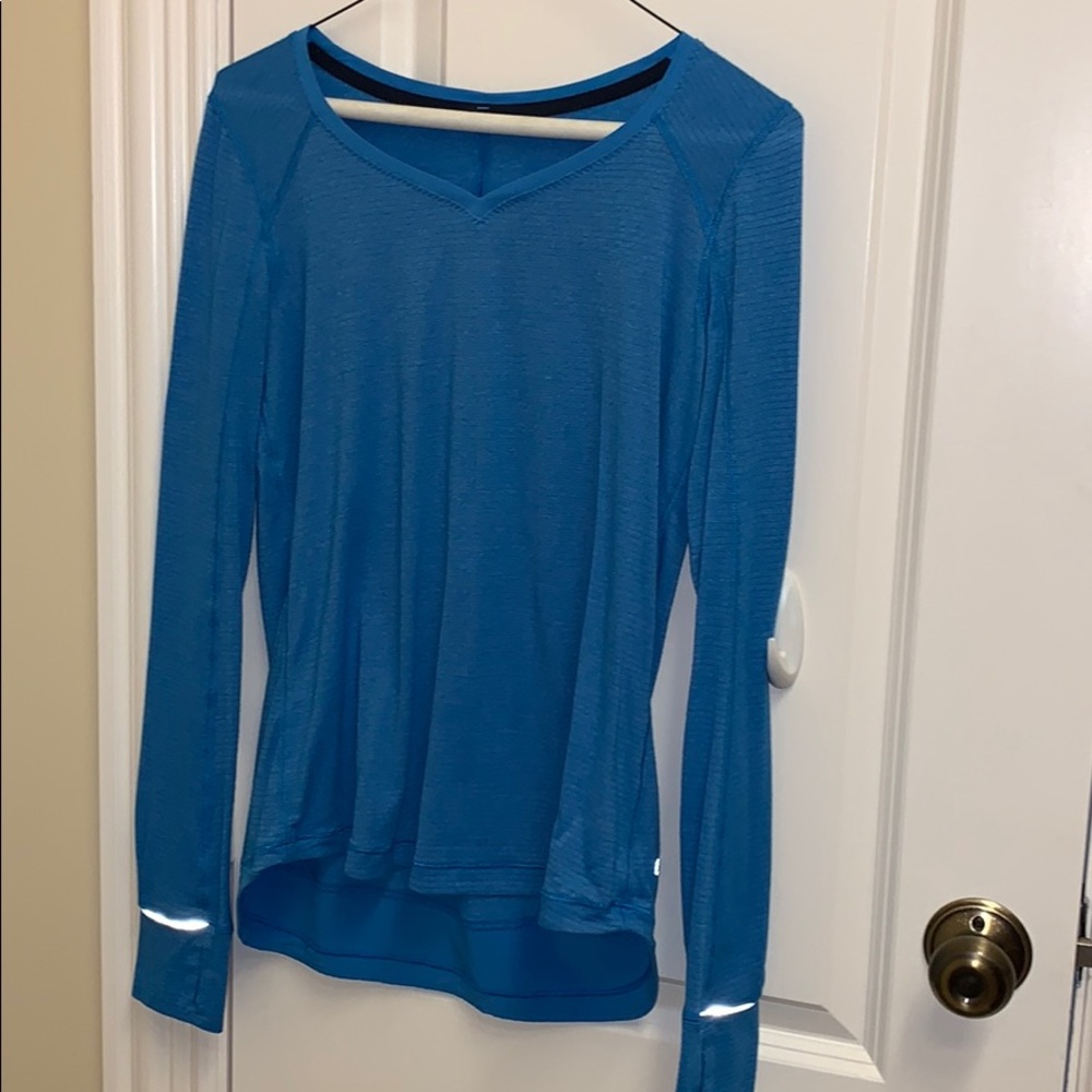 Long sleeve athletic top